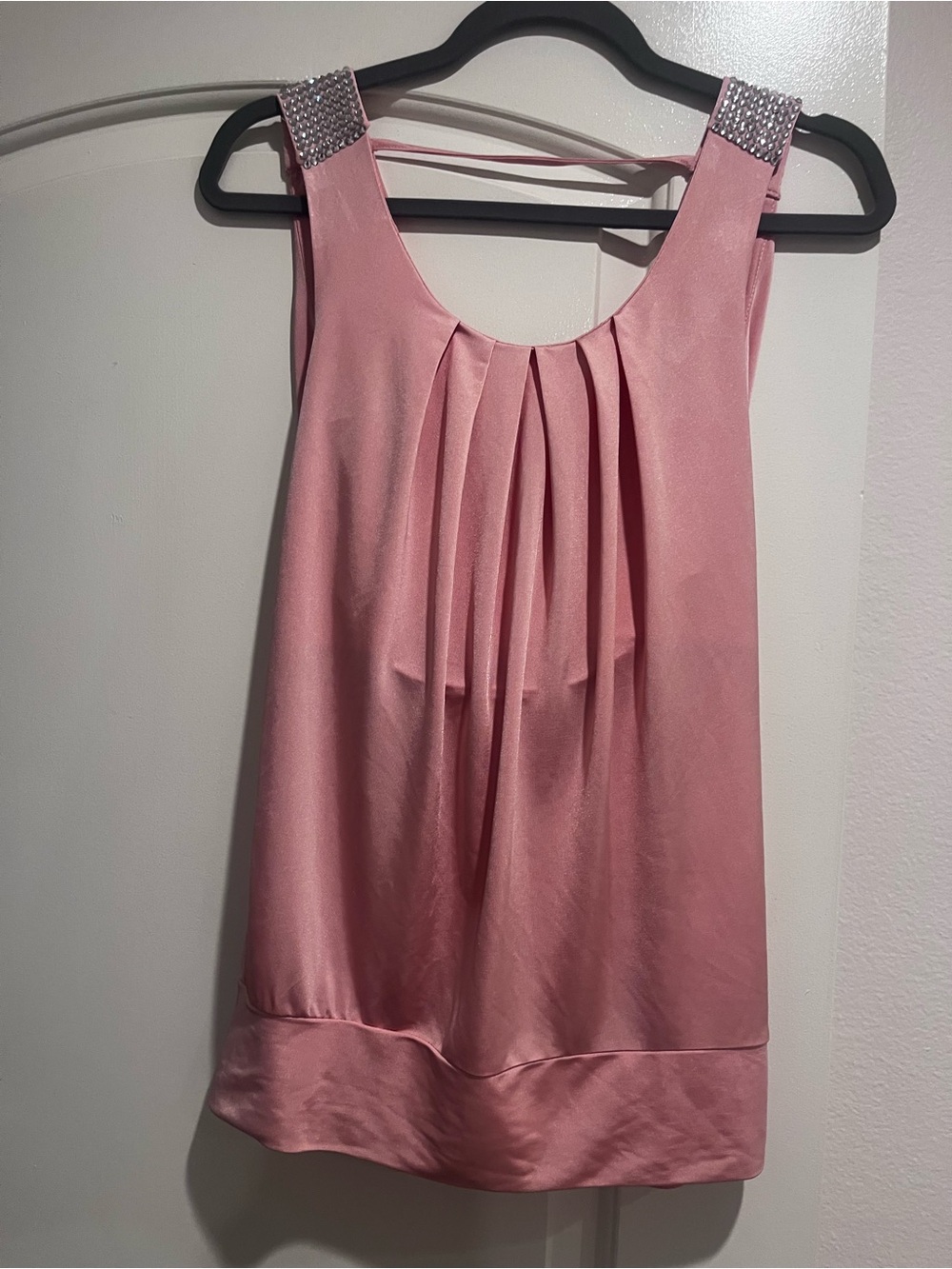 Pink lovers !
Bundle of pink sleeveless  tops